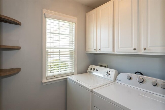 Building Photo - 331 Balaban Cir