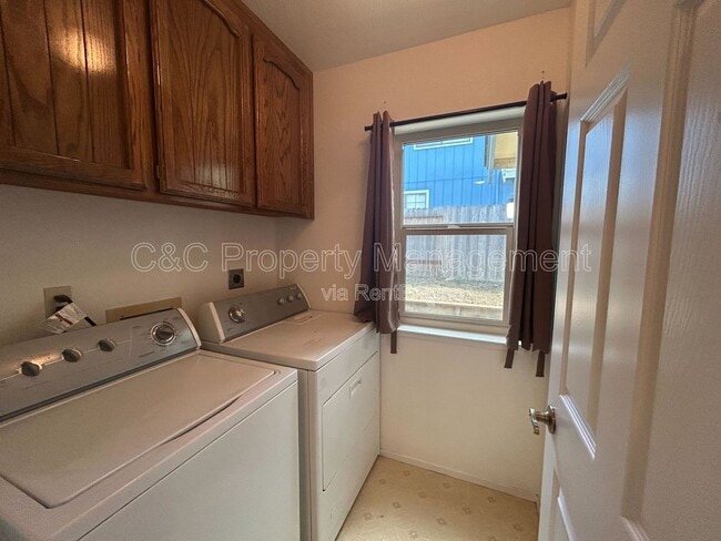 Building Photo - 284 Preakness Ln