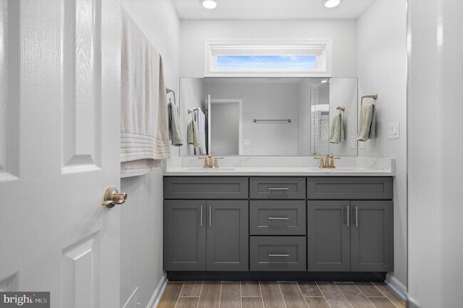 Building Photo - 1615 Spottsworth Way