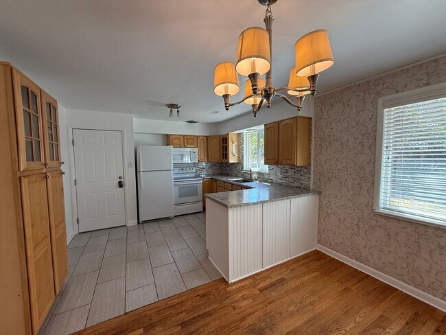 Building Photo - Beautifully Updated Home near Federal & Al...