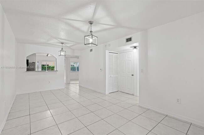 Building Photo - 1261 SE 29th St