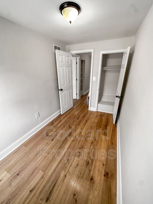 Building Photo - 2073 Larkhall Rd