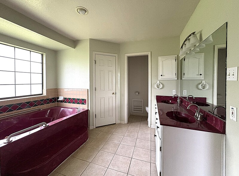 Building Photo - 3912 Bur Oak Dr