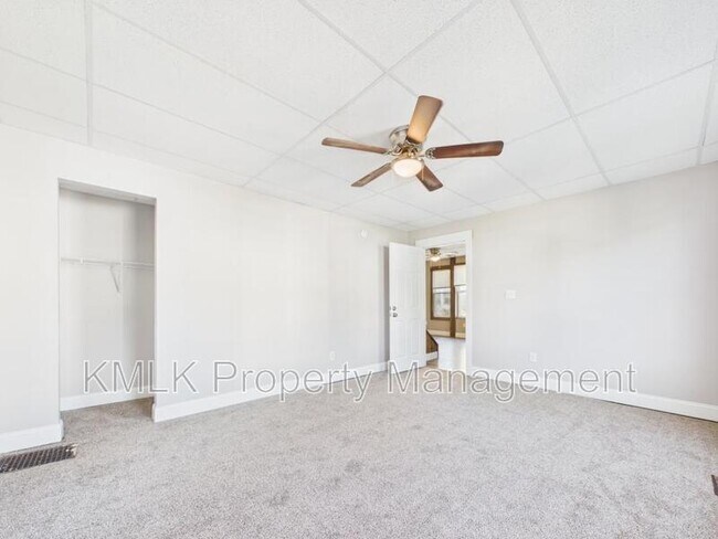 Building Photo - 428 Allyn St