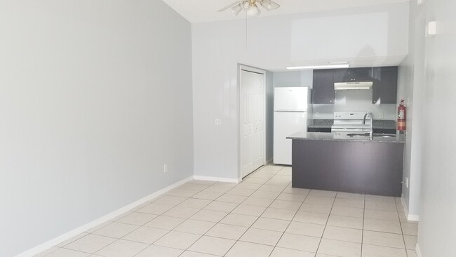 Building Photo - 7949 Pinehurst Dr