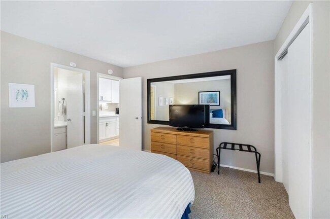 Building Photo - Great location in Incline Village