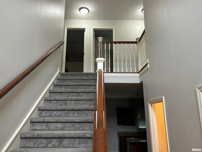 Building Photo - 2315 W Paddington Ct