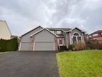 Building Photo - Great NW Home with Fenced Yard, Large Gara...