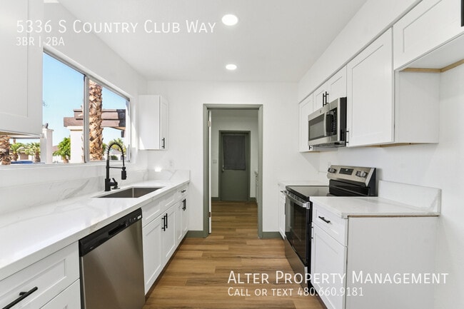 Building Photo - 5336 S Country Club Way