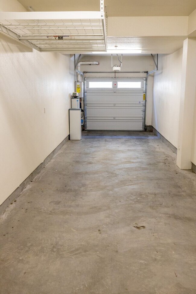 Building Photo - Beautiful two bedroom on Communication Hil...