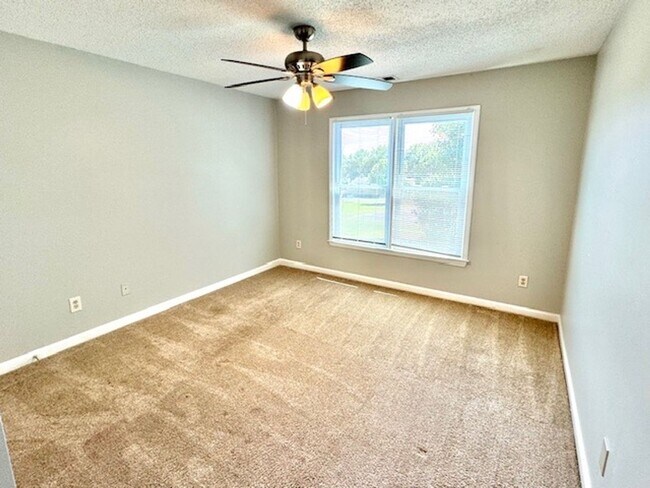 Building Photo - MeadowRidgeDr2373