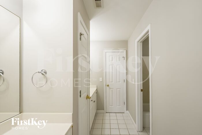 Building Photo - 445 Conroy Cir