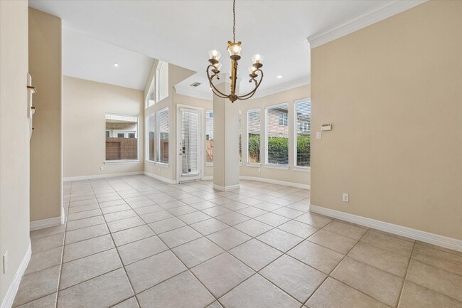 Building Photo - 1119 Gardencrest Ln