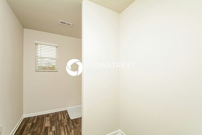 Building Photo - 4 Bedroom Pet-Friendly Home in Zebulon, NC with Main Street Renewal