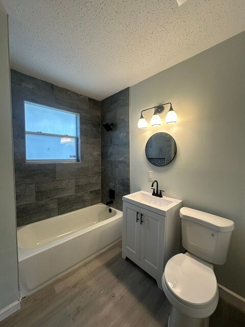 Building Photo - Beautifully Renovated 4 Bedroom Home With Modern Finishes