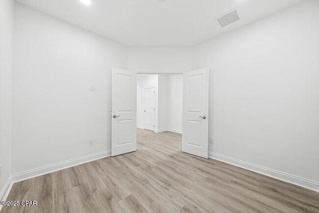 Building Photo - 8912 Parrot Pl