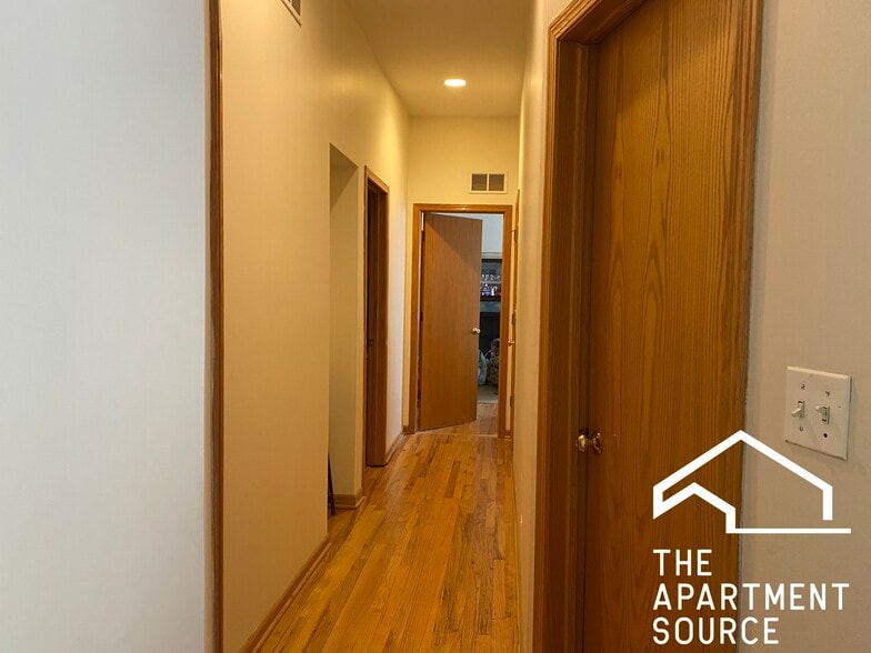 Building Photo - 1446 N Leavitt St