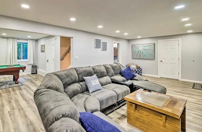 Building Photo - 19 Conservancy Ct