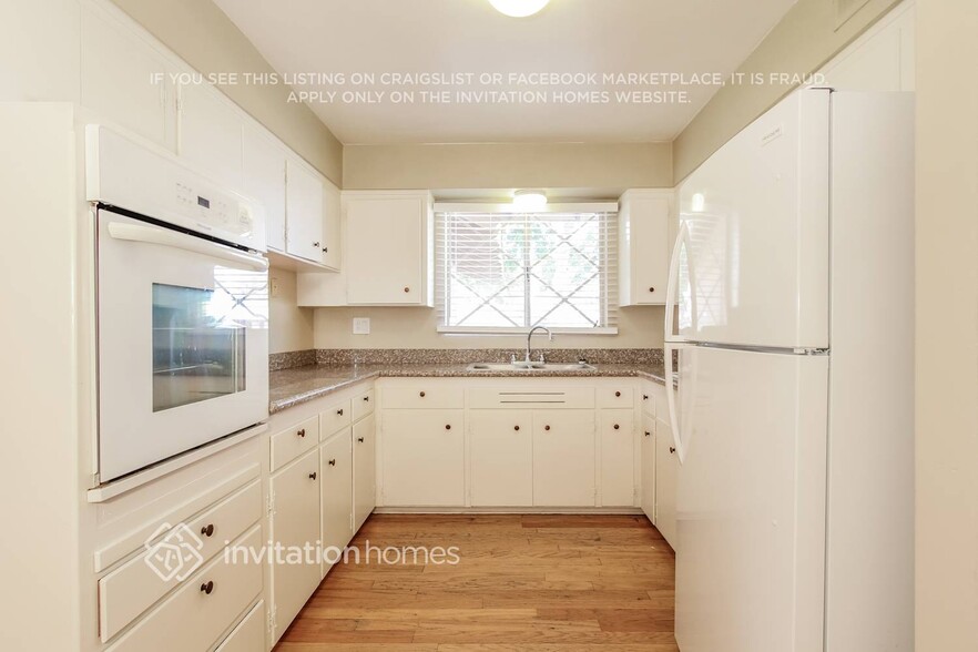 Building Photo - 5023 N 39th Dr