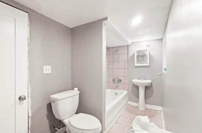 Building Photo - 6918 S Talman Ave