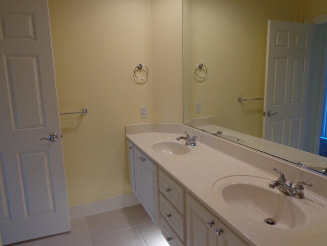 Building Photo - 8097 Montserrat Pl