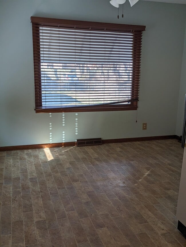 Building Photo - 1317 SW Plass Ave