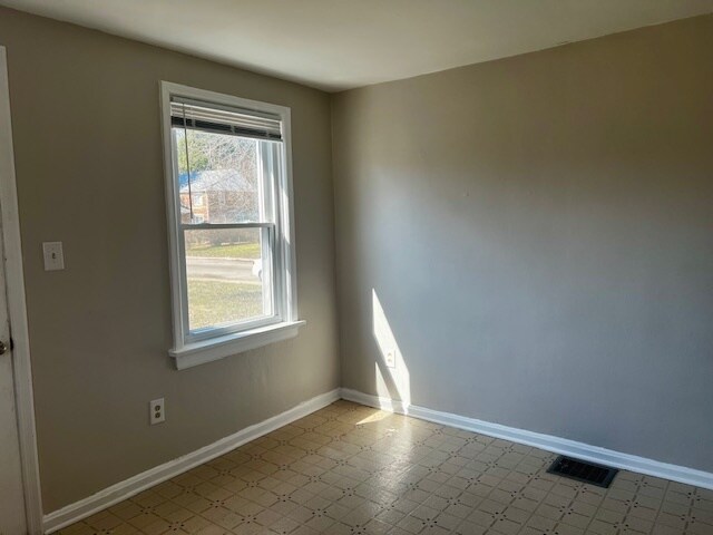 Building Photo - 689 Smith Ave