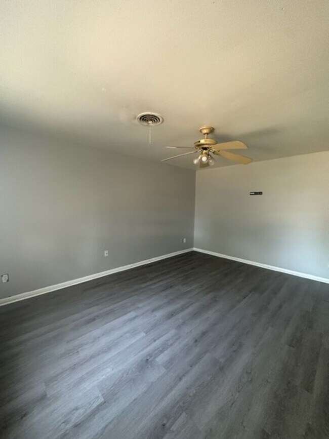 Building Photo - 2818 S 39th St