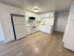 Building Photo - Sunset Lakeview 2 bedroom 1 bath with 1 assigned parking stall