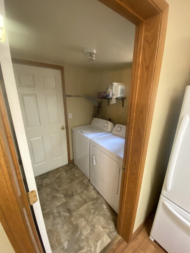 Building Photo - 1728 Mohican Dr