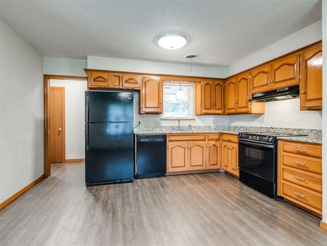 Building Photo - 1639 Westbrooke Terrace