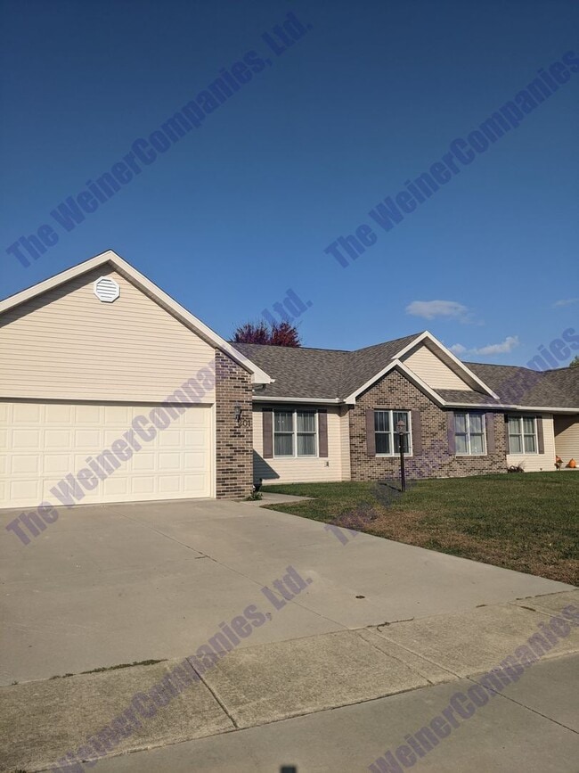 Building Photo - Sublease available this July!