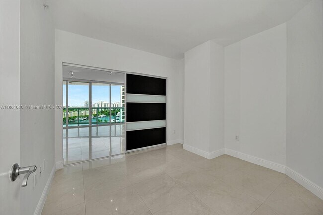 Building Photo - 19400 Turnberry Way