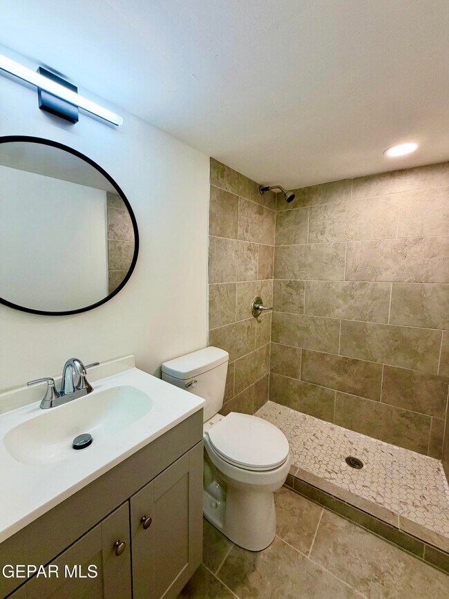 Building Photo - 418 S Estrella St