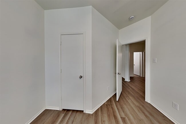 Building Photo - 10016 Sterling Pl Dr