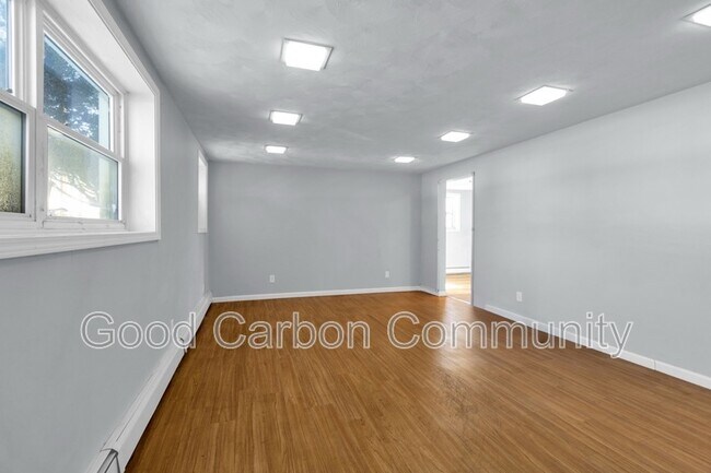 Building Photo - 1190 Orchard Park Rd