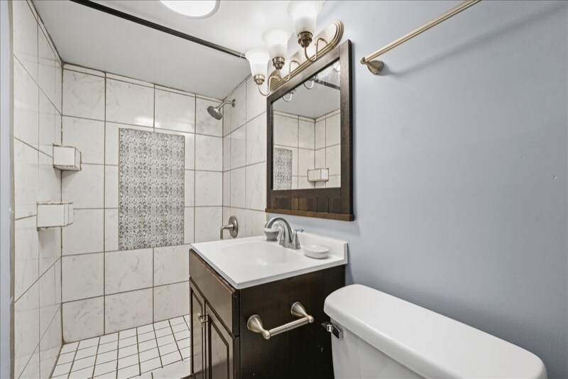 Building Photo - 7820 S Sawyer Ave