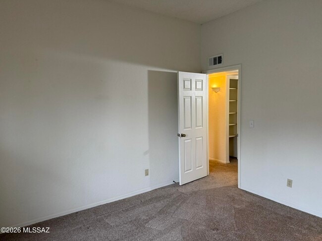 Building Photo - 5800 N Kolb Rd