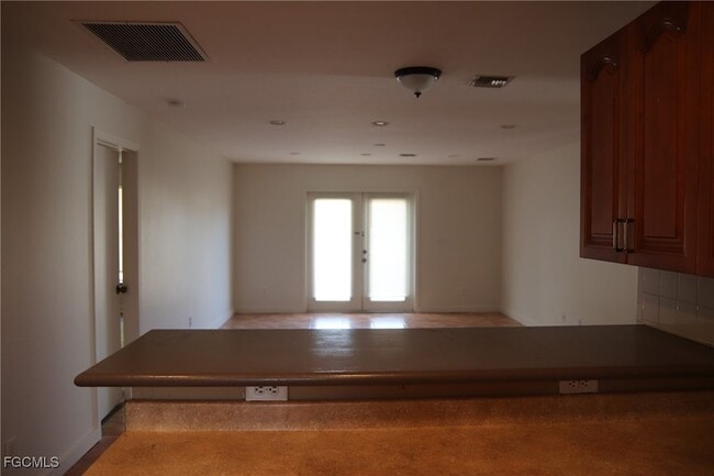 Building Photo - 320 Harry Ave S