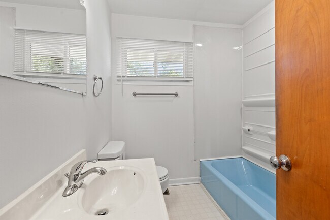 Building Photo - 2057 Heather Way