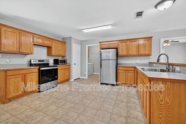 Building Photo - 1219 W Elm St