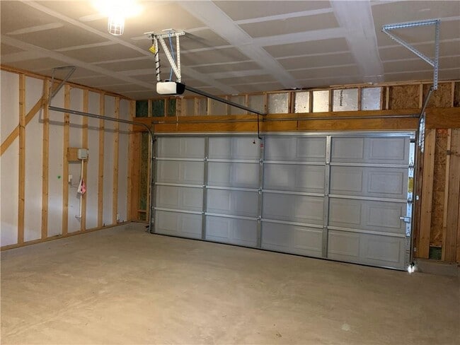 Building Photo - 214 Bent Creek Dr
