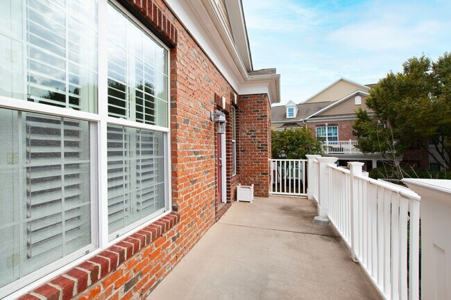 Building Photo - Spacious 3-Bedroom Condo in Prime Raleigh Location!