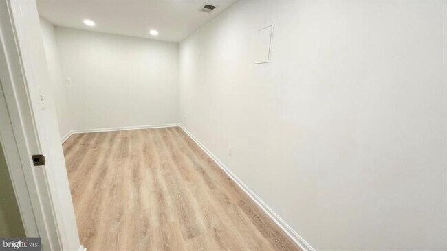 Building Photo - 8931 Park Forest Dr