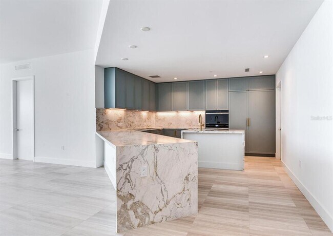 Building Photo - 2912 W Santiago St