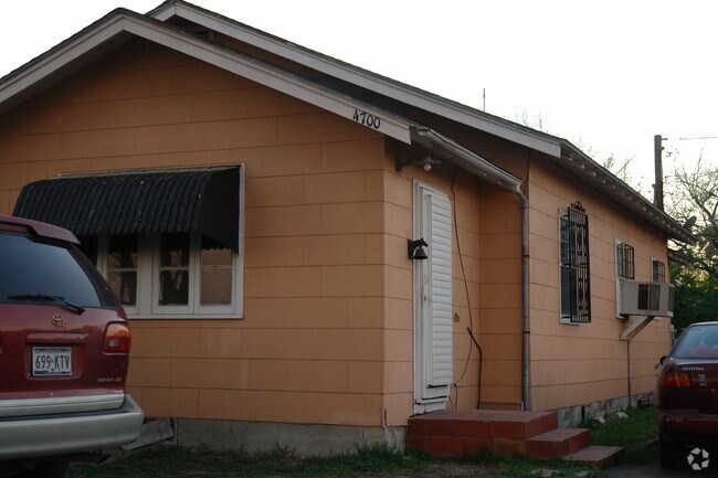 Primary Photo - 4700 Raul Longoria Rd