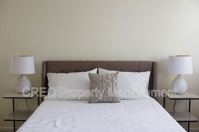 Building Photo - 637 Baytree Ct