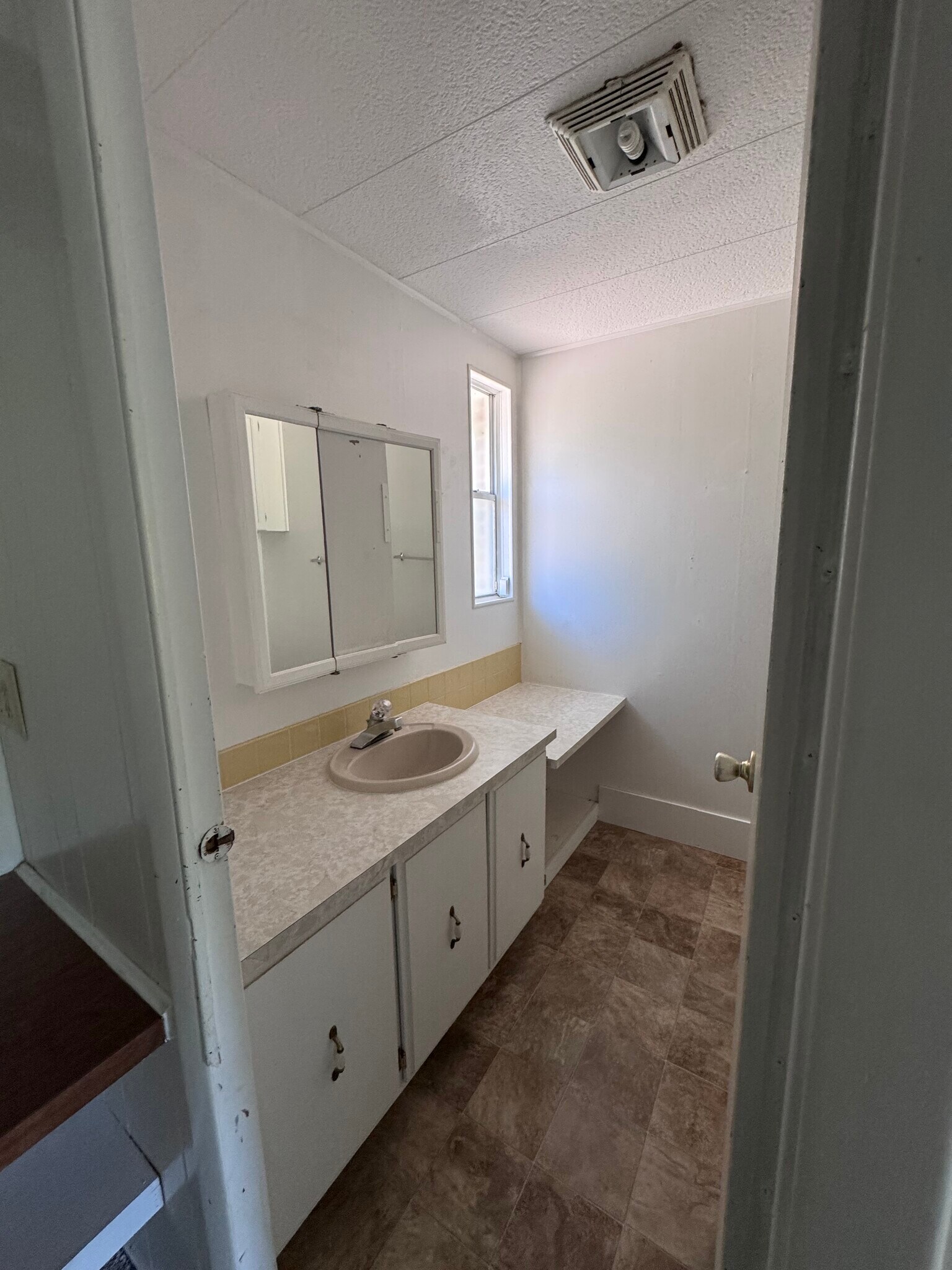 Building Photo - 2300 Sun Valley Cir