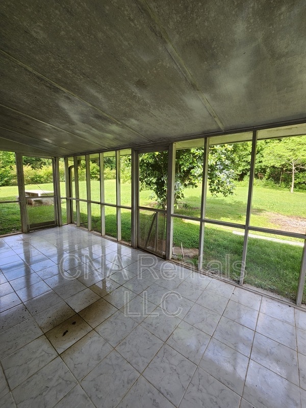 Building Photo - 626 Honeybear Ln