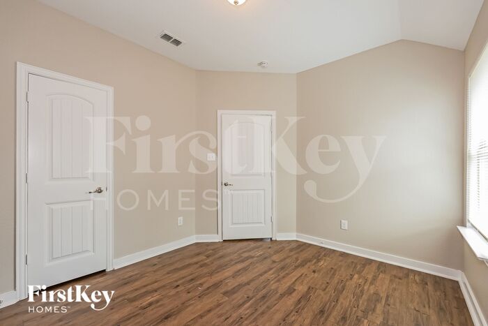 Building Photo - 708 Woodcrest Dr